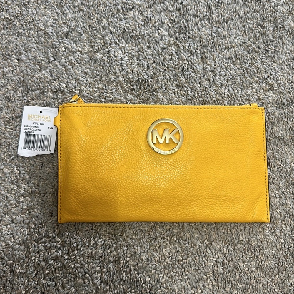Michael kors clutch